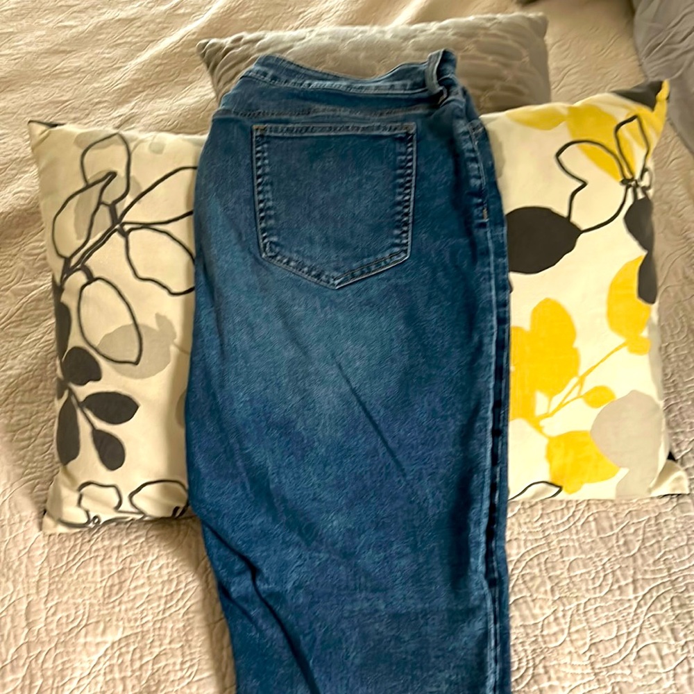 Chico’s so slimming girlfriend ankle jeans size 3R/16R